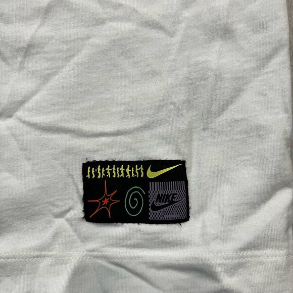 Nike Men's SM "To The Light Go On Feed It" Graphic T-shirt - Picture 2 of 5